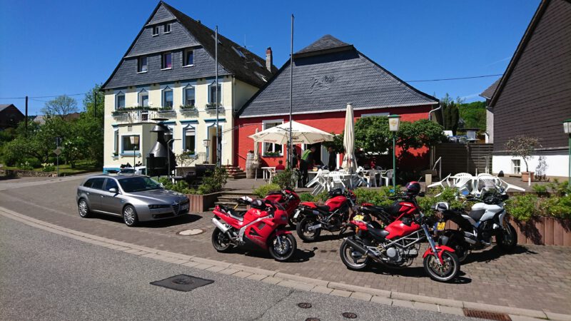 Herzlich Willkommen im Landgasthaus Böß Herzlich Willkommen im Landgasthaus Böß